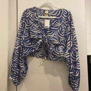 H&M cropped blue and white long sleeve top (Size XL)